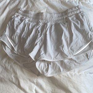 Lululemon Hotty Hot Shorts 2.5